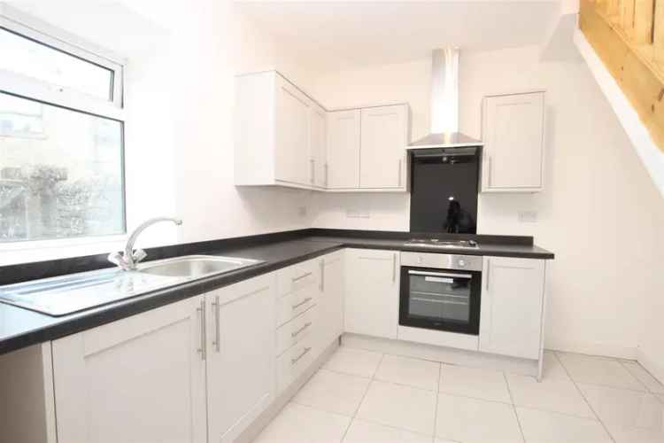 2 Bedroom House To Let - Newly Fitted Carpets and Modern Bathroom