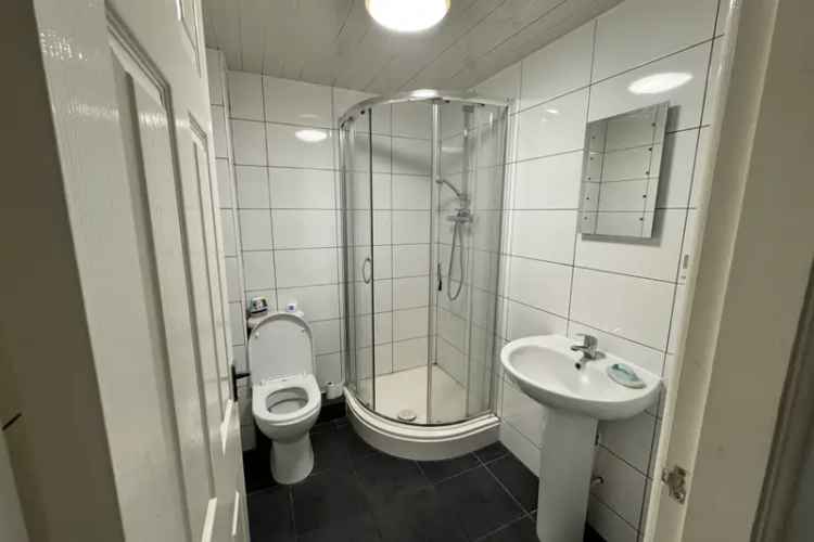 Second Floor Apartment Near Amenities