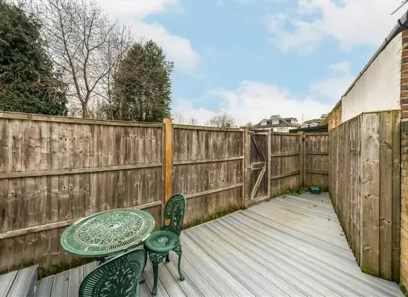 One Bedroom Apartment Hampton Wick Modern Kitchen Private Space