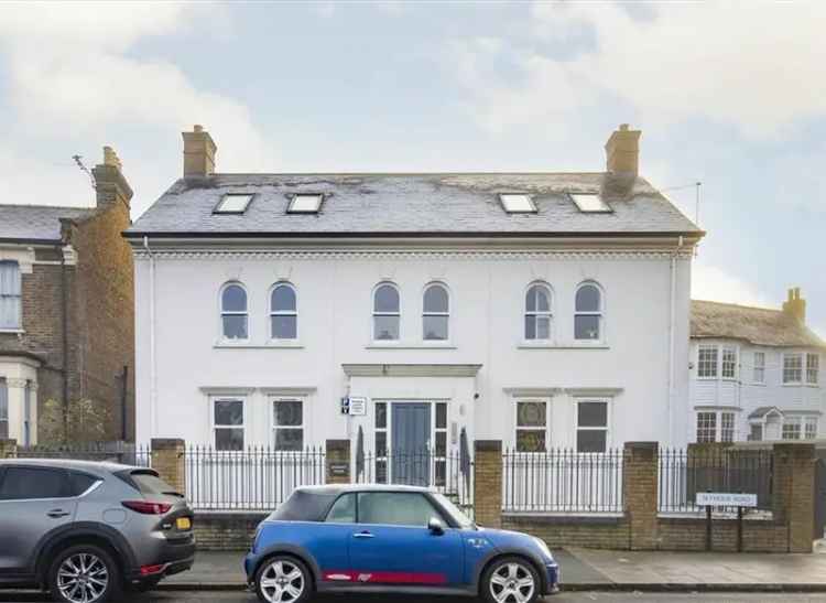 One Bedroom Apartment Hampton Wick Modern Kitchen Private Space