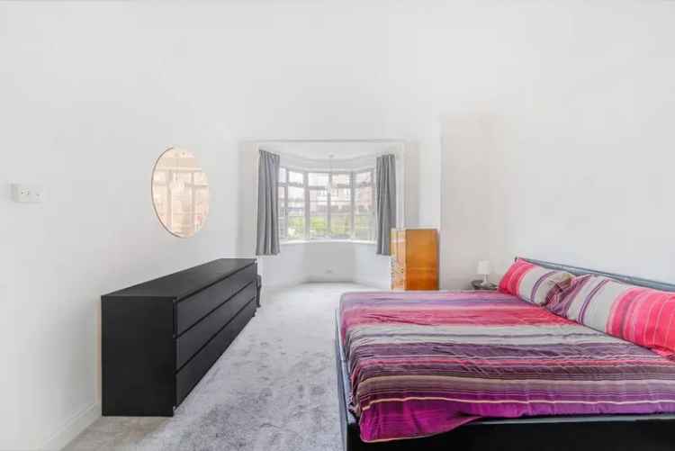 One Bedroom Apartment Belsize Park 612 sq ft Chain Free