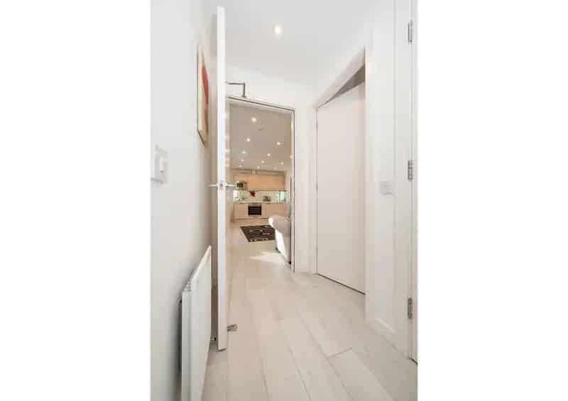 West End City Centre Apartment  Spacious  Modern  High-End Appliances