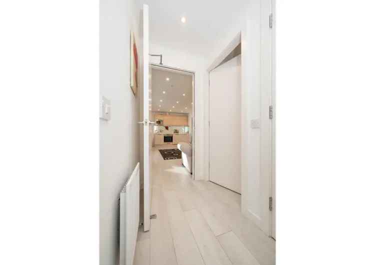 West End City Centre Apartment  Spacious  Modern  High-End Appliances