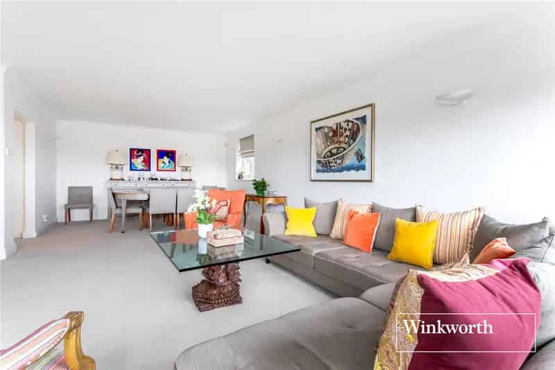 2 Bedroom Apartment Finchley Hendon Lane 1150 sq ft Parking