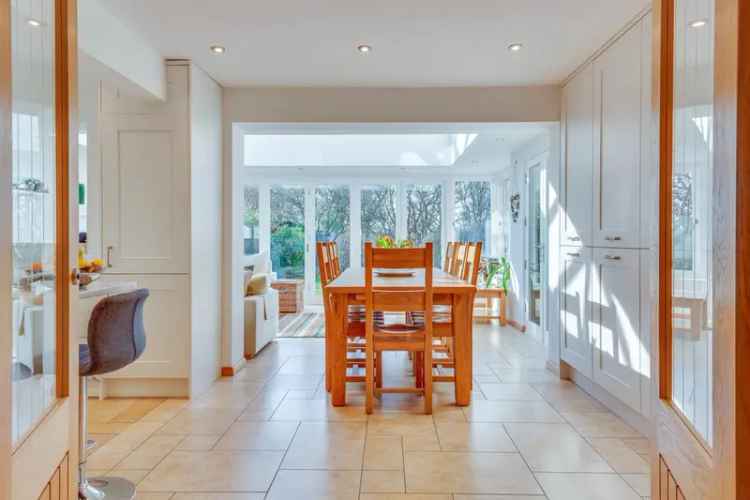 4 Bedroom Detached House to Rent Emmer Green