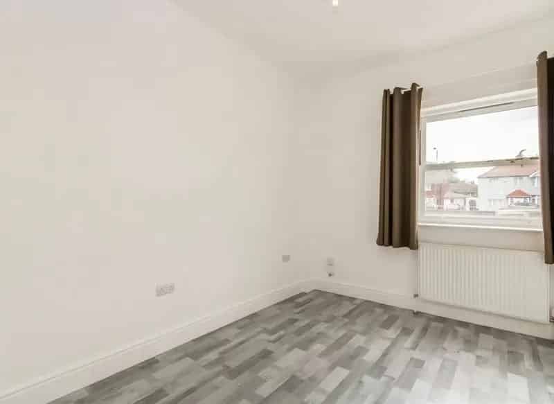 Flat For Sale , Tolworth Rise South, London, England