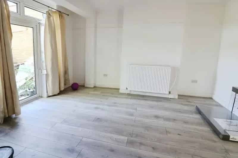 3 Bedroom Mid Terrace House for Rent Ilford IG3