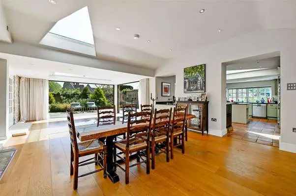 Georgian House 5 Beds 3 Baths Annexe Gardens Parking