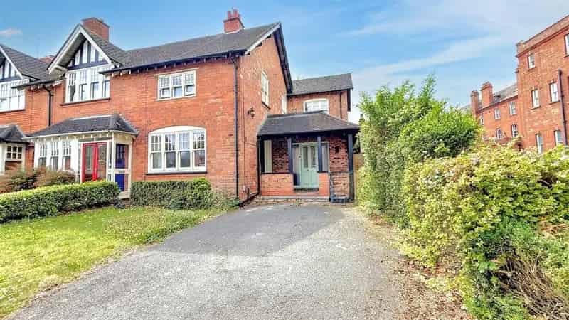 4 Bedroom Semi-Detached House for Sale in Bournville