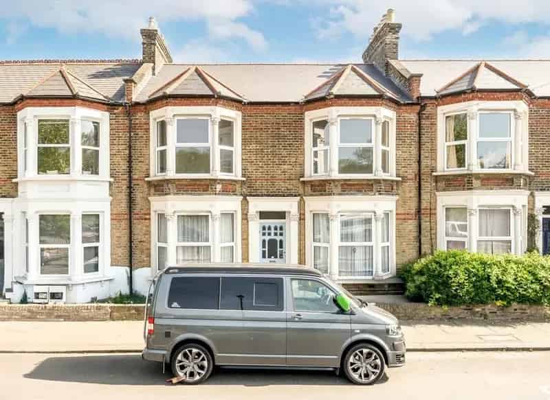 2-Bedroom Apartment Near Nunhead Station