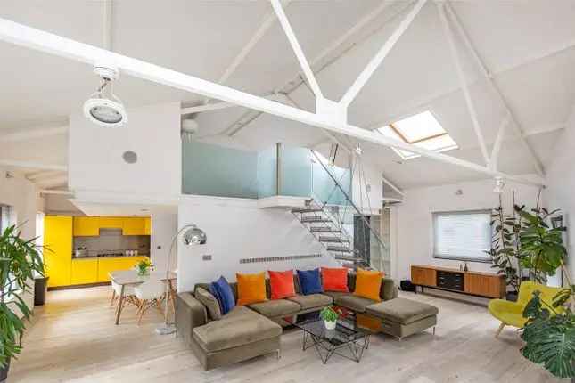 Bristol Paintworks 2-Bed Loft Apartment with Parking