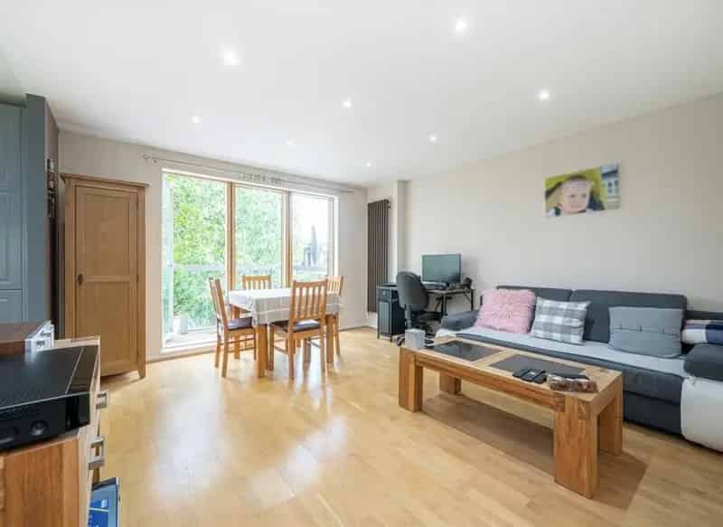 Two Double Bedroom Ground Floor Apartment Near Isleworth Station
