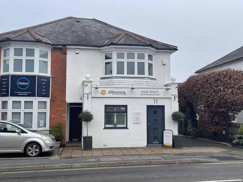 Fleet Office Suites - Convenient Location, Private Parking