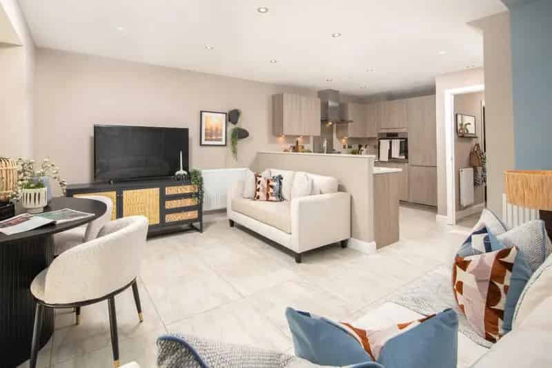 3 Bed House for Sale - Upgraded Kitchen and Flooring