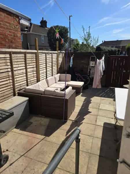 3 Bedroom House Lovely Quiet Area Patio Garden