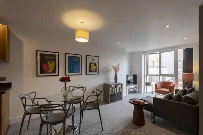 2 Bedroom Apartment to Rent Near Broad Street