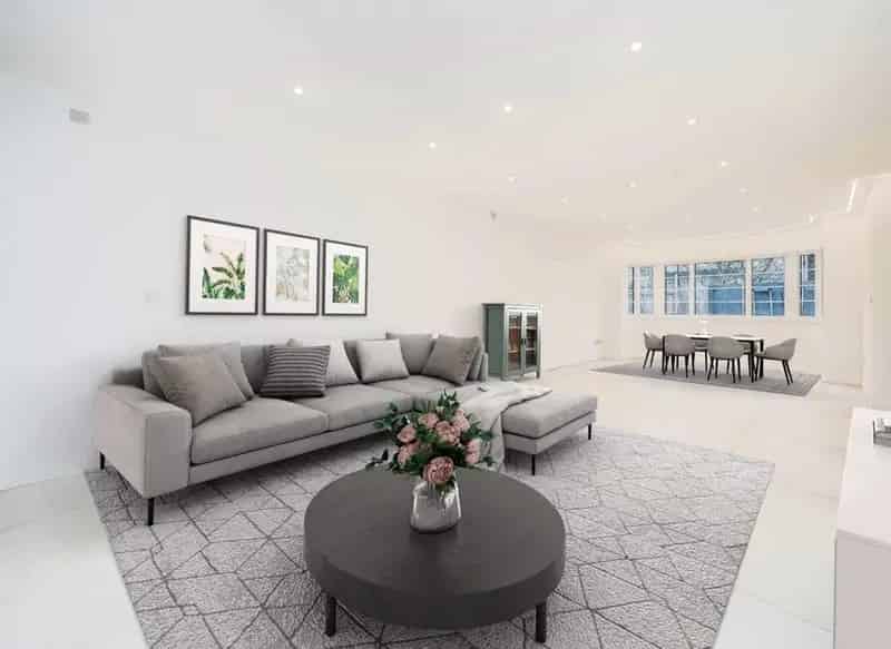 Six Bedroom Detached House with Seven Bathrooms and Private Garden