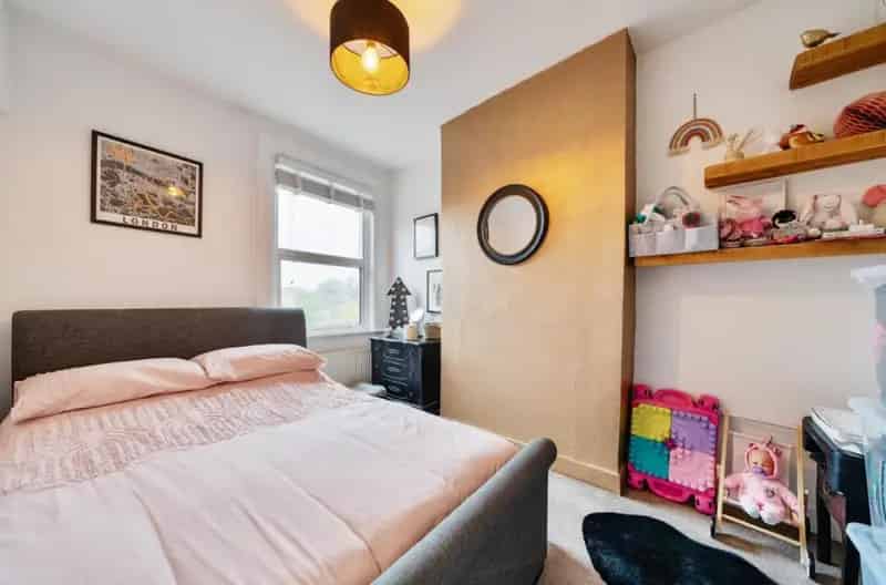 2 bed house for sale
