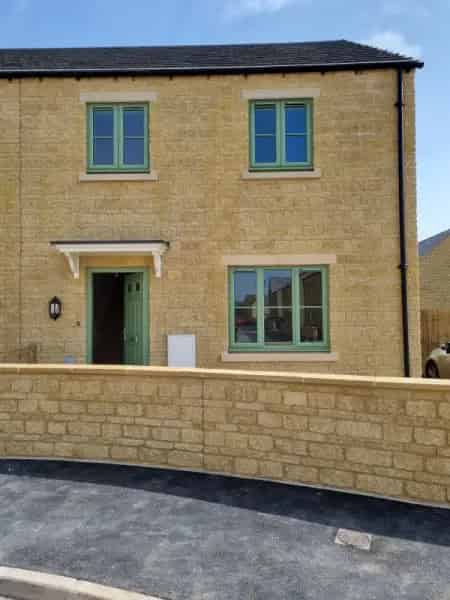 Large 3 Bedroom House with Enclosed Garden