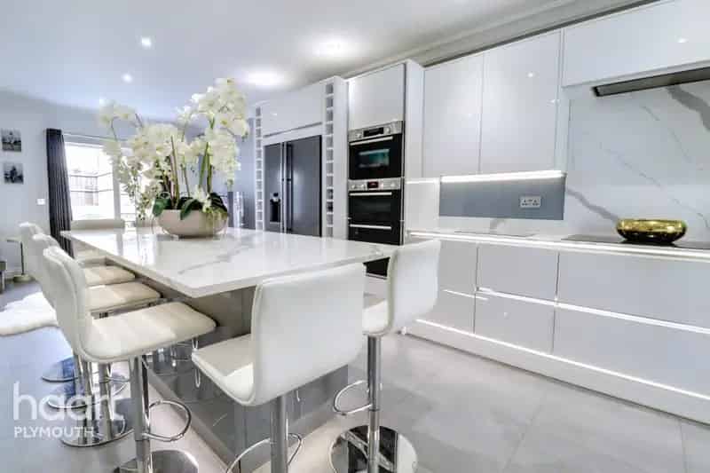 4 bedroom terraced house for sale