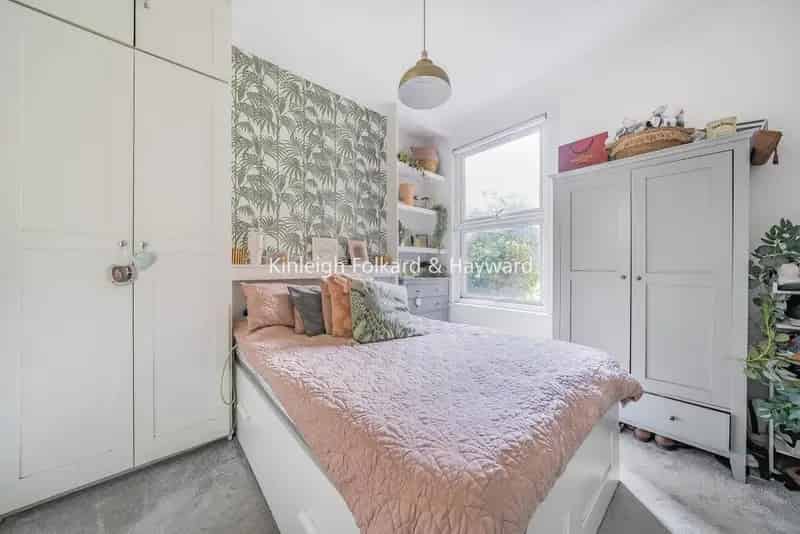 Victorian Conversion Apartment with Private Garden