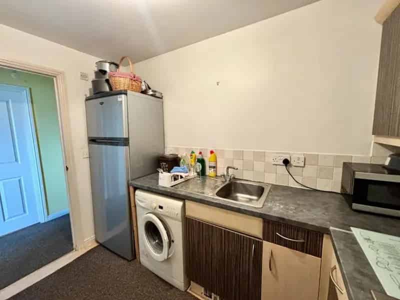 2 Bed Flat for Sale Easton Great Transport Links Parking