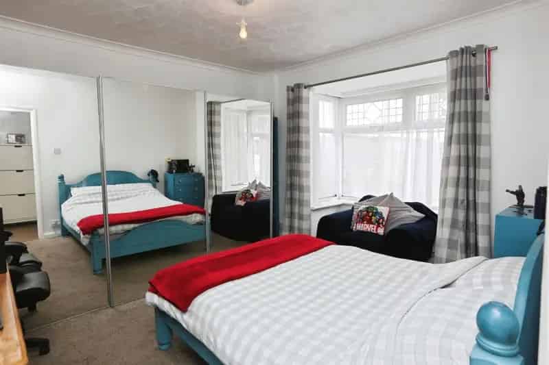 Three Bedroom Detached Bungalow Ample Parking Large Garden