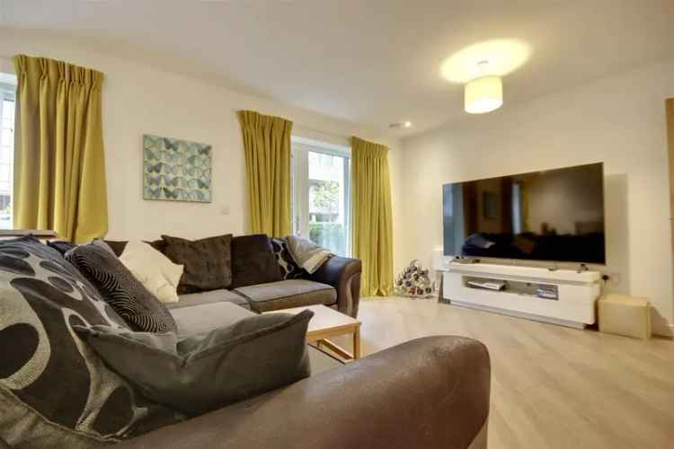 2 Bedroom Apartment To Rent Ground Floor Allocated Parking Chain Free
