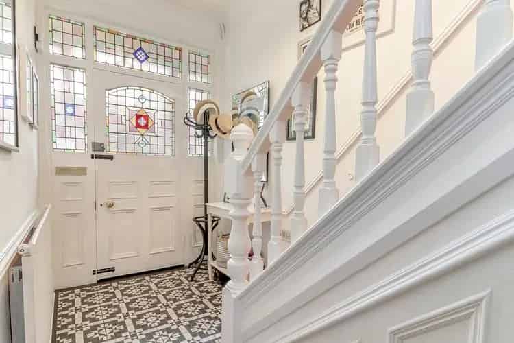 5 Bedroom Townhouse for Sale Near Town Centre