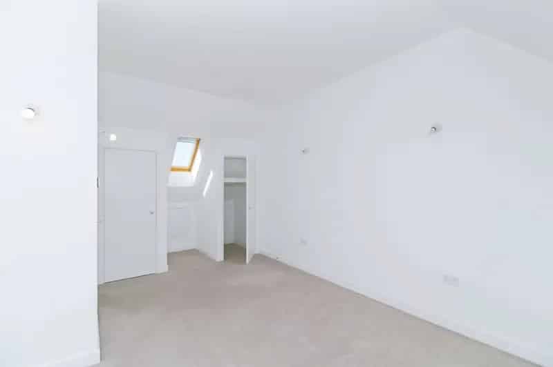 3 Bedroom Semi-Detached House Waterfront Location No Chain