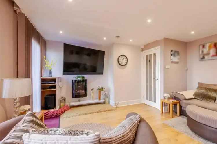 4 bedroom end of terrace house for sale