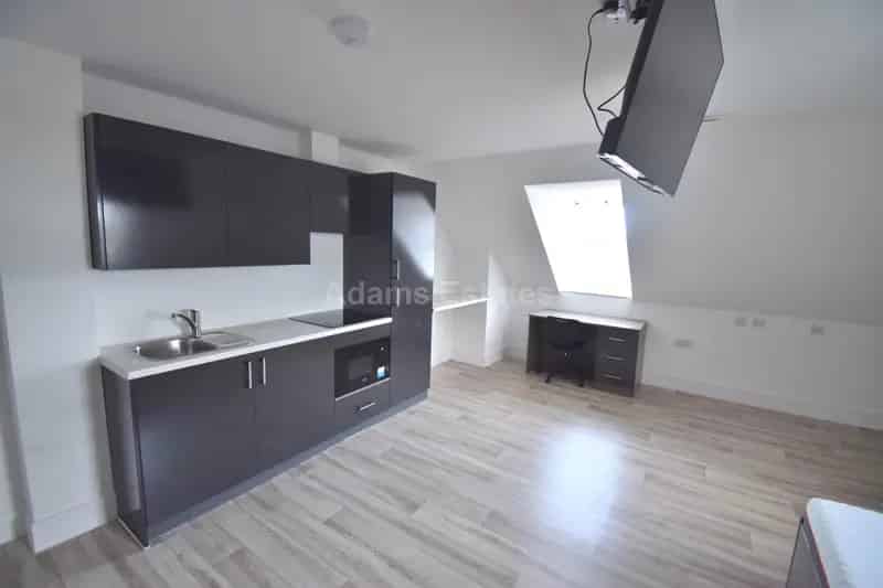 1 Bedroom Studio House to Rent