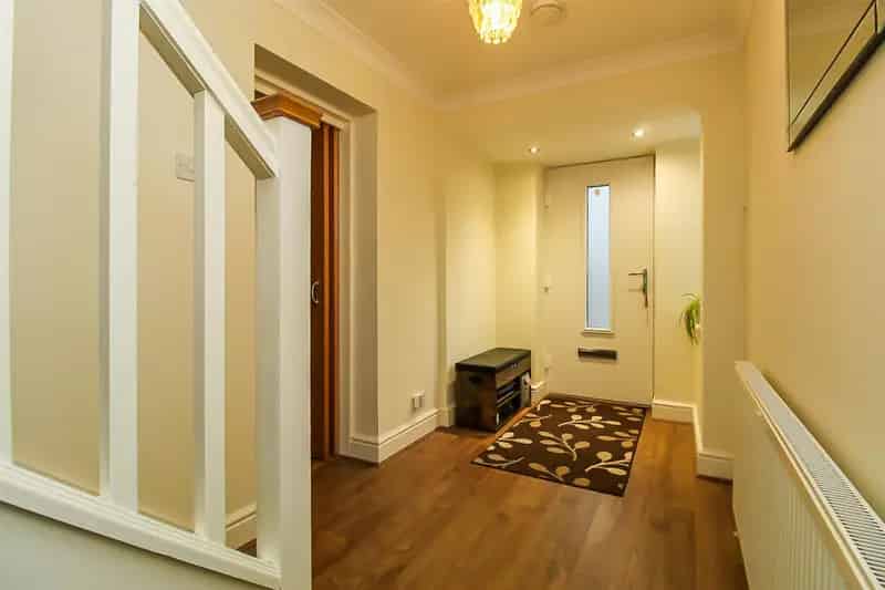 5 Bedroom Detached House to Rent