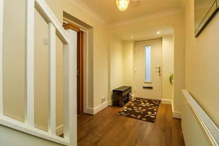 5 Bedroom Detached House to Rent