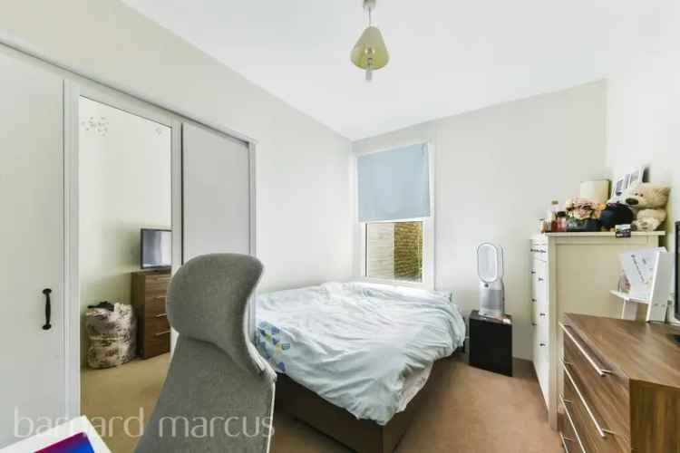 Two Double Bedroom Apartment with Private Garden Near Chiswick Park