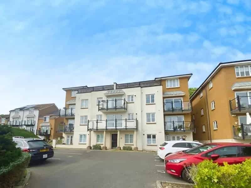 2 Bedroom Flat to Let in Hythe - 872 SQ FT