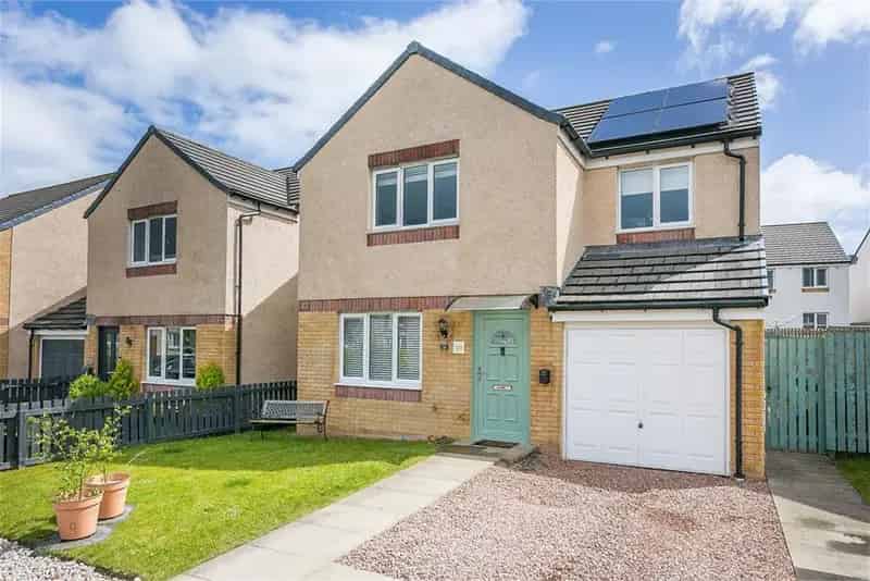 4 Bed Detached House with 2 Reception Rooms and Garden