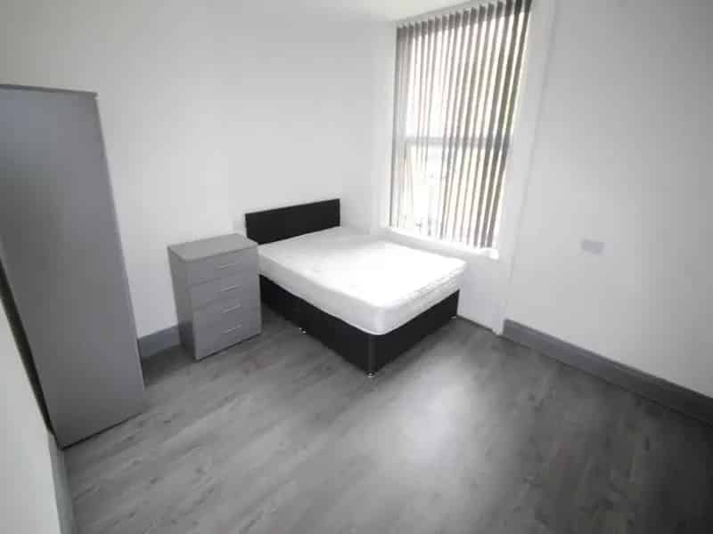 1 Bedroom House Share Newly Refurbished Bills Included