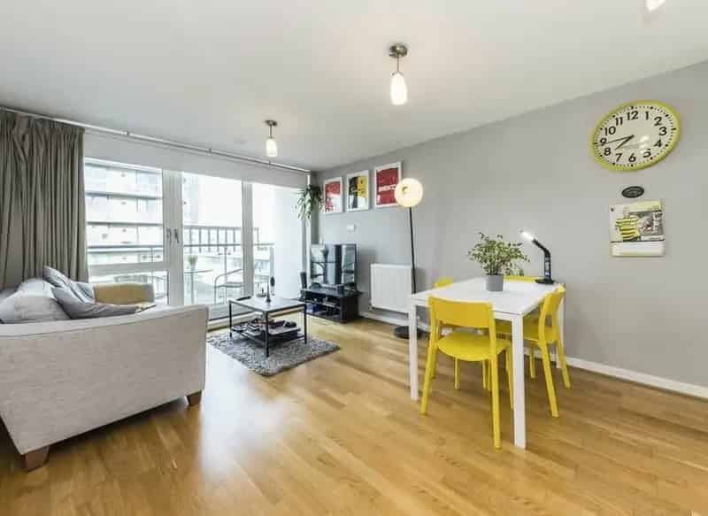 One Double Bedroom Apartment Brentford