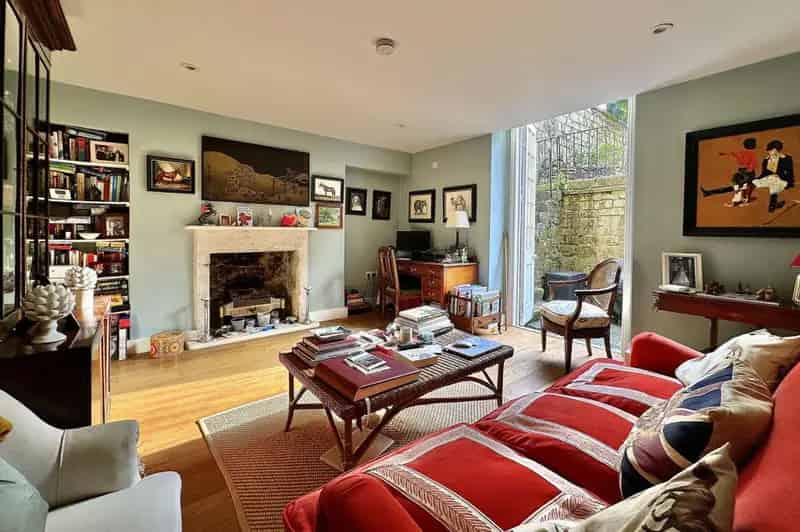 1 Bedroom Flat for Sale in Grade 1 Listed Townhouse