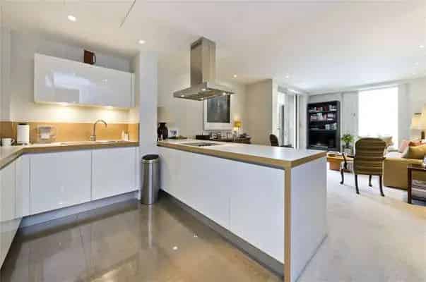 Chelsea Pied-
a-Terre: 3-Bedroom Apartment with Gym and Parking