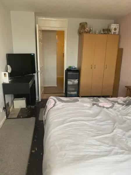 Spacious 2 Bed Flat in 8 Story Building
