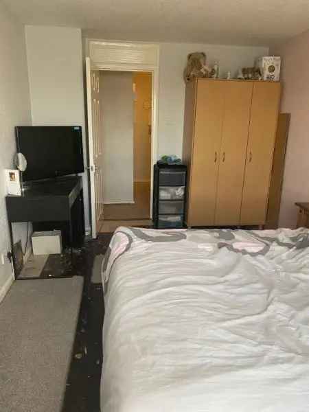 Flat For Rent in Canterbury, England