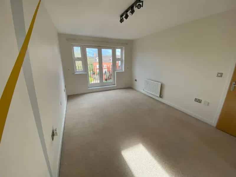 2 Bed Flat for Sale - Cul-de-sac Location