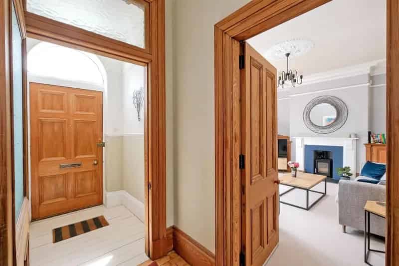 2 Bed Flat West End Aberdeen High Ceilings Period Features Garden Cellar