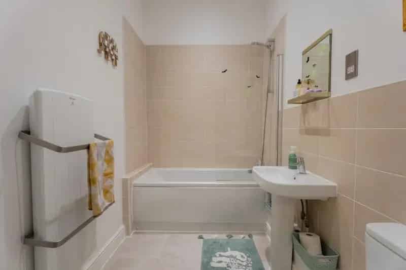 1 Bed Flat for Sale - Ground Floor Apartment in Converted Listed Building
