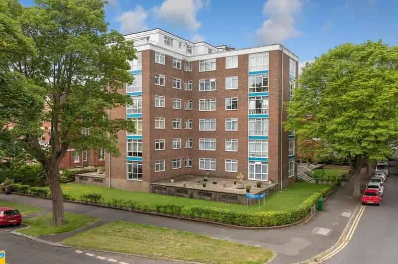 2 Bedroom Flat for Sale Folkestone Kent CT20