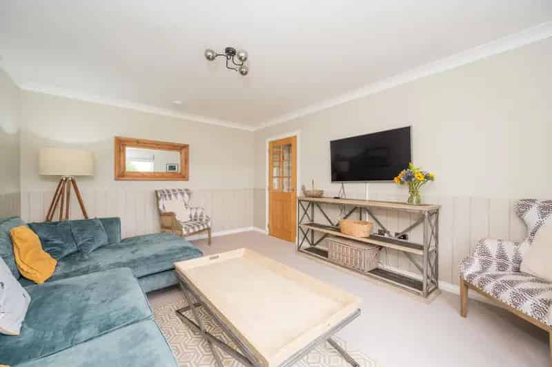 Executive 3-Bed Detached Home with Landscaped Gardens