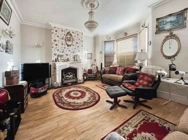 2 Bedroom Flat for Sale in London E7