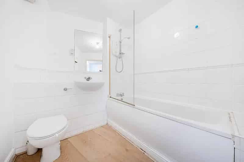 Two Double Bedroom Flat for Sale near Tooting Bec Common
